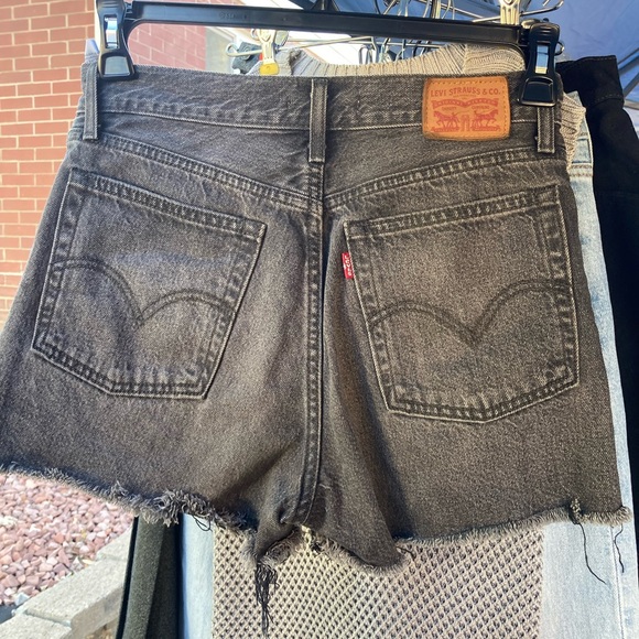 Levi Wedge Shorts - Picture 2 of 5